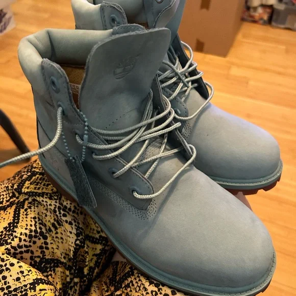 Timberland 6 Inch Premium 'Sky Blue' These are 6.5 in Boys/Mens & Fits Women 8.5 - Picture 4 of 15